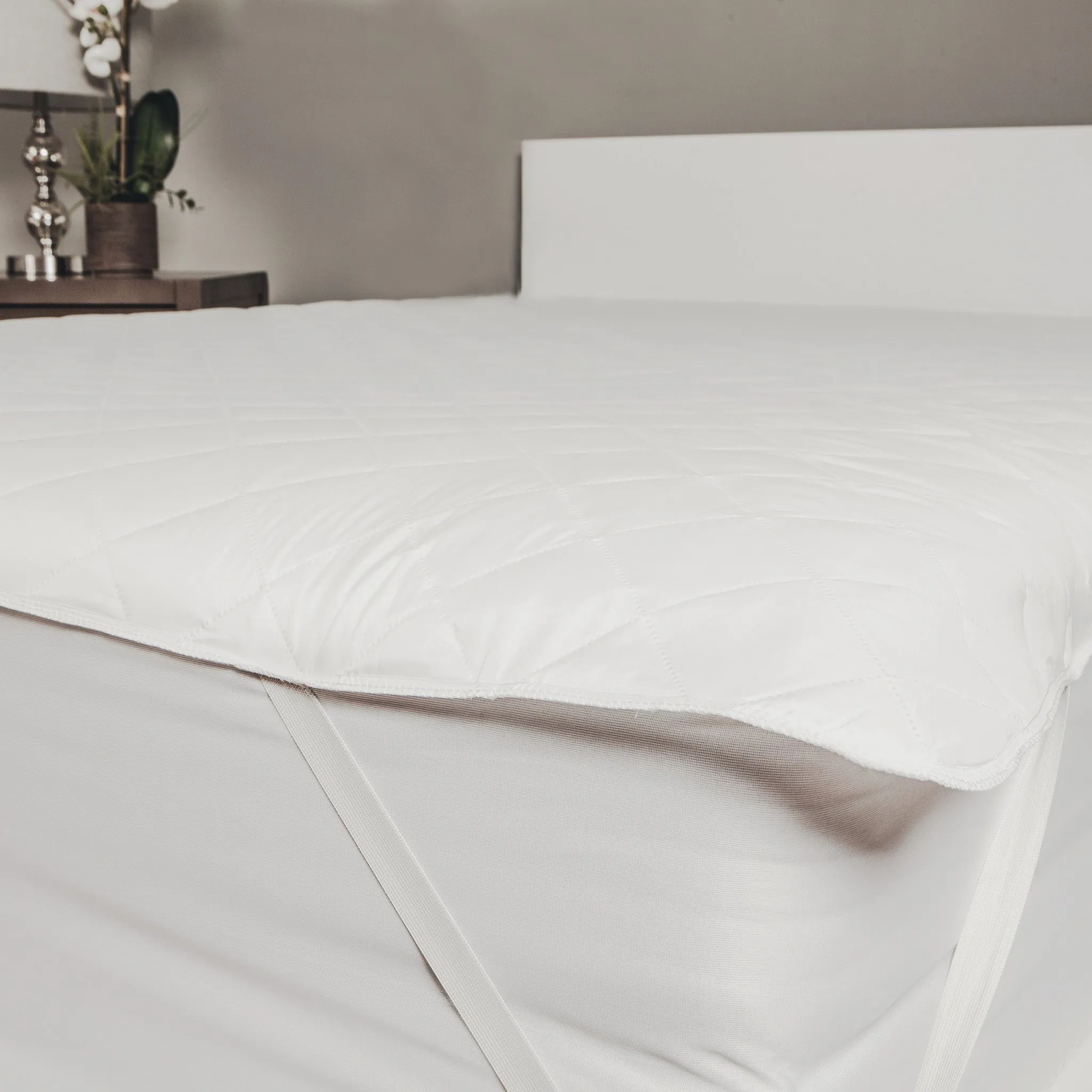 Exquisite Hotel Collection 195 Thread Count, Classic Quilted Mattress Pad / Full Size