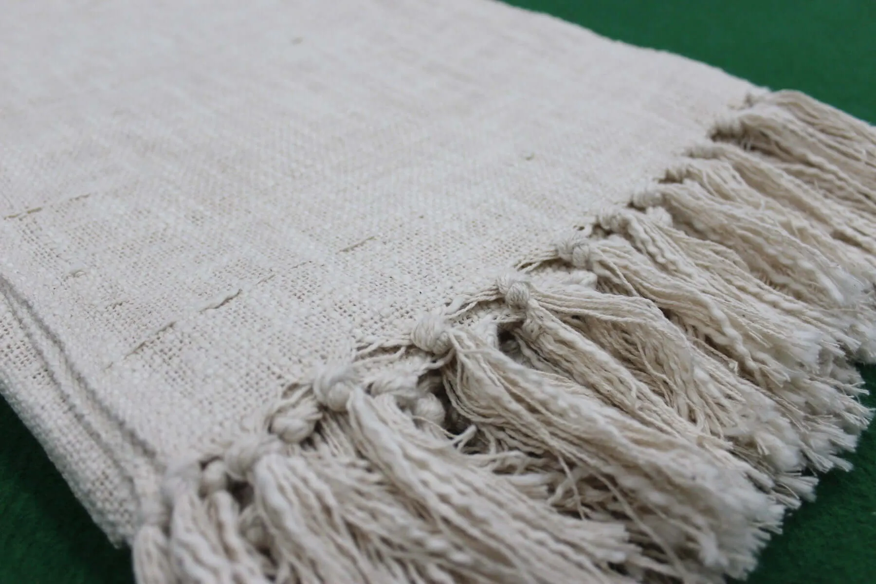 Hand-Loomed Cotton Sofa Throw Size  72 x 52 Inches 100%Cotton Throw Blanket with Tassels Bohemian Style Home Décor