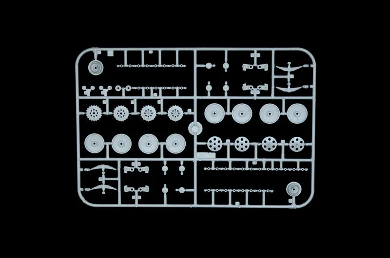 Italeri Military 1/35 Jagdpanzer 38(T) Hetzer Tank Kit
