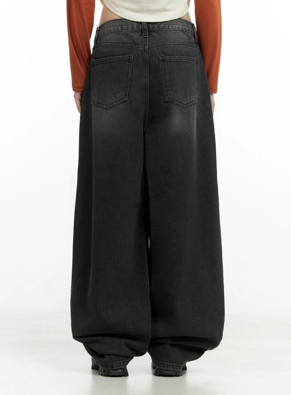 Phoebe Oversized Side-Tuck Jeans IO430