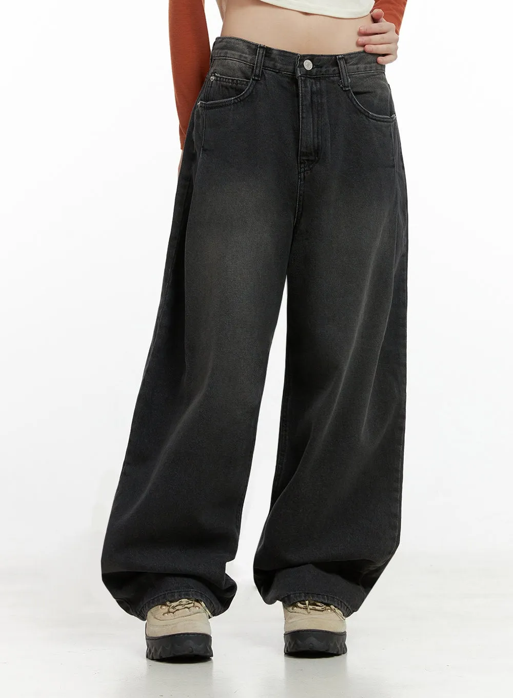 Phoebe Oversized Side-Tuck Jeans IO430