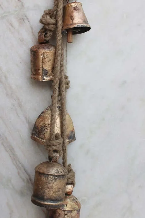 Shabby Chic Rustic 5 Assorted Harmony Bells Windchime for Garden , patio and Yard . Rustic Relaxing Tranquil Wind Chimes  , Antique Finish 76 cm Height