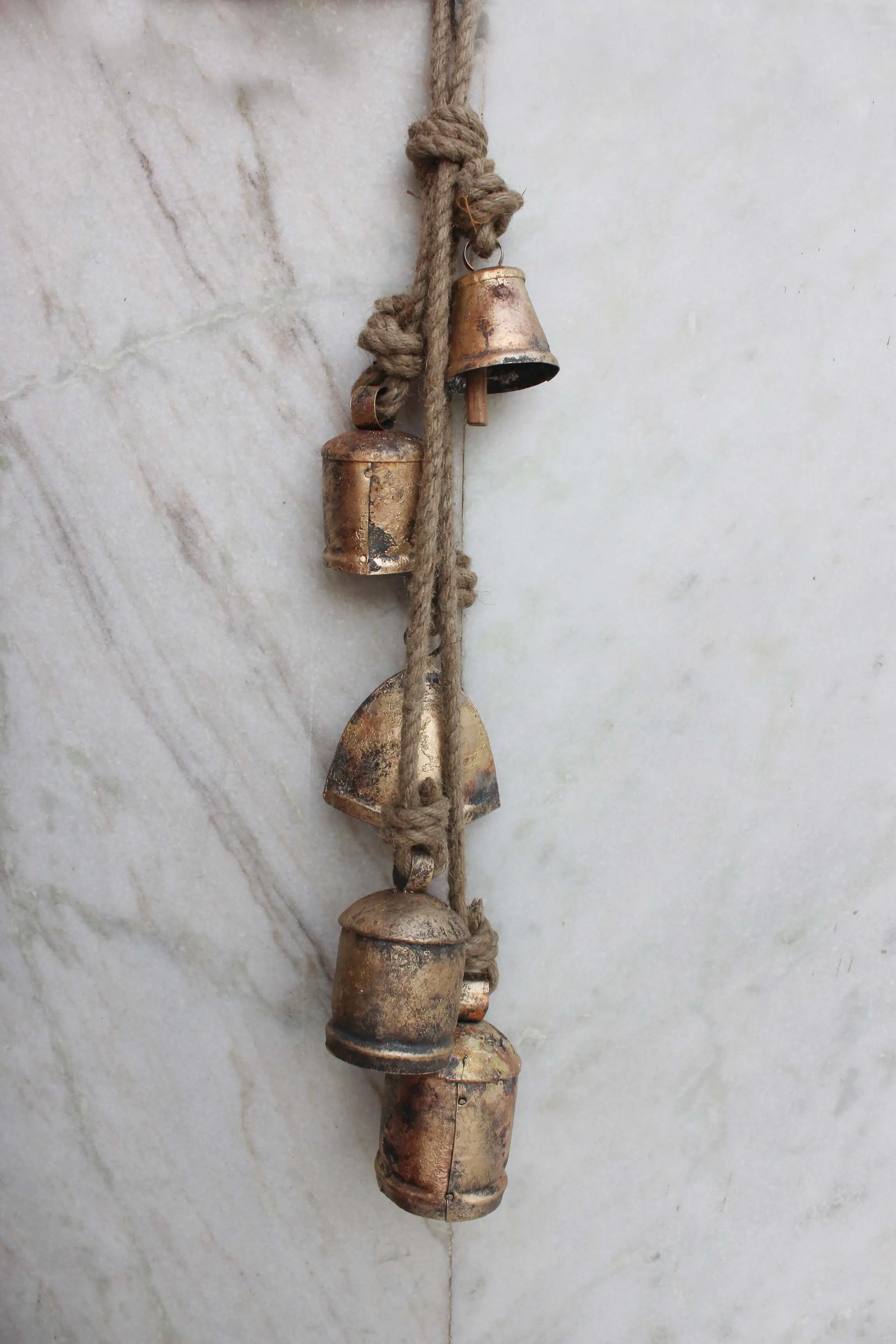 Shabby Chic Rustic 5 Assorted Harmony Bells Windchime for Garden , patio and Yard . Rustic Relaxing Tranquil Wind Chimes  , Antique Finish 76 cm Height